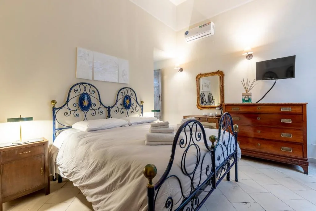 Camera Quadrupla con Bagno Privato — Lucca Charm