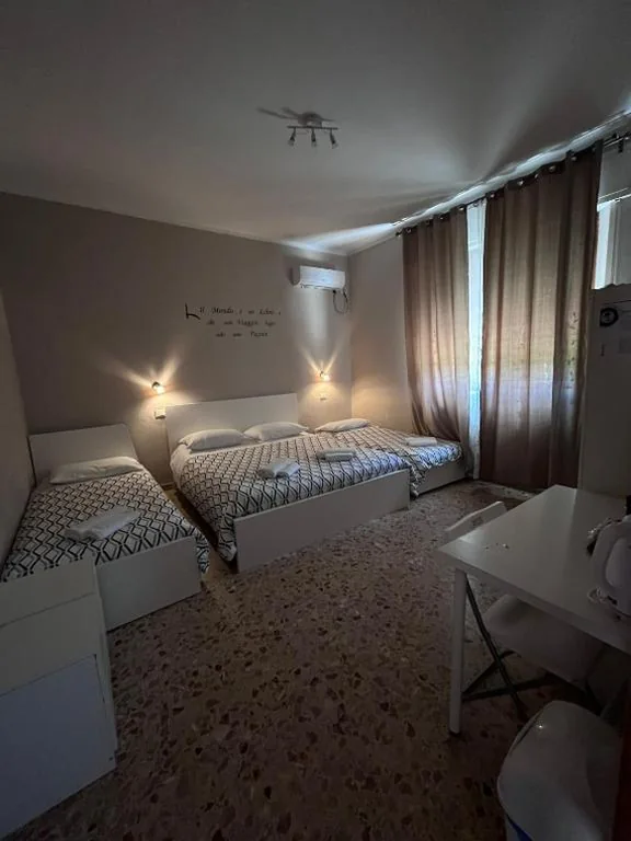 Camera Quadrupla con Bagno Privato — ViaVai Pisa Airport
