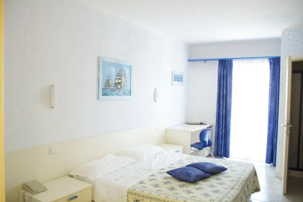Camera Quadrupla con Balcone — Hotel del Sole