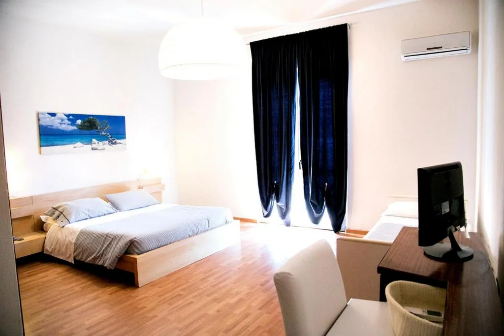 Quadruple Room with Balcony — Hotel Kinda