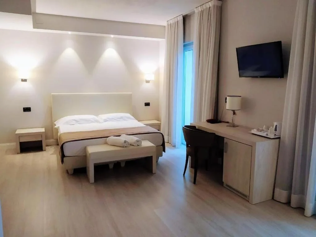 Camera Quadrupla con Balcone — Hotel Villa Barsanti