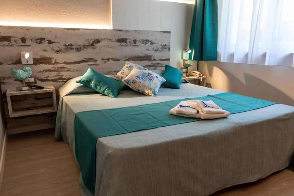 Quadruple Room with Sea View — Hotel Acquamarina