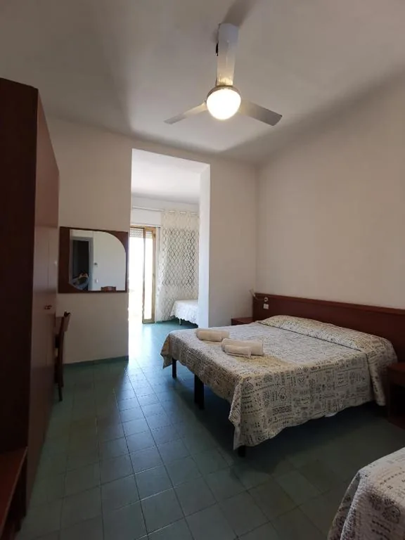Camera Quadrupla con Vista Mare — Hotel Milani