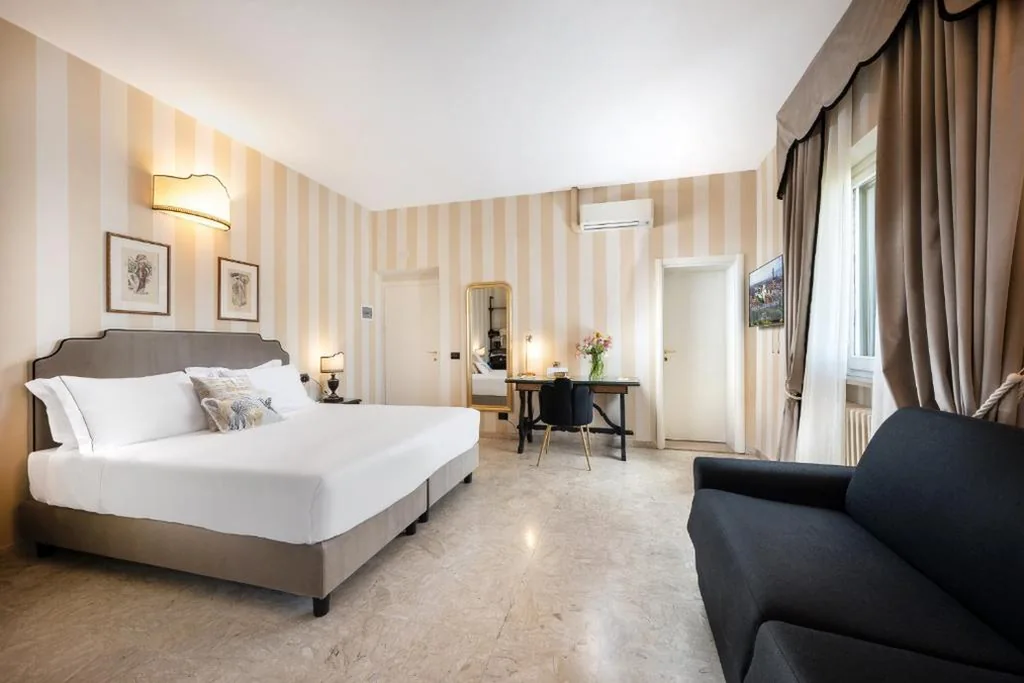 Camera Quadrupla Deluxe — Hotel Palazzo Borghini – Gruppo Estella Hotels
