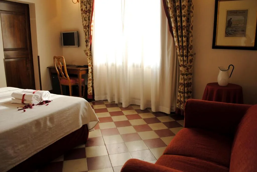 Deluxe Quadruple Room — Il Chiostro Del Carmine