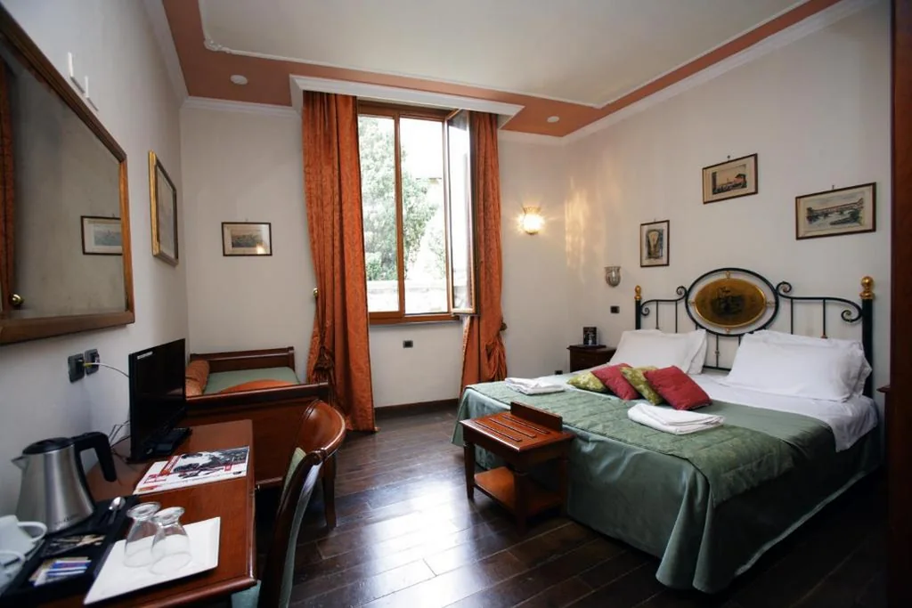 Quadruple Room — Domus Florentiae Hotel