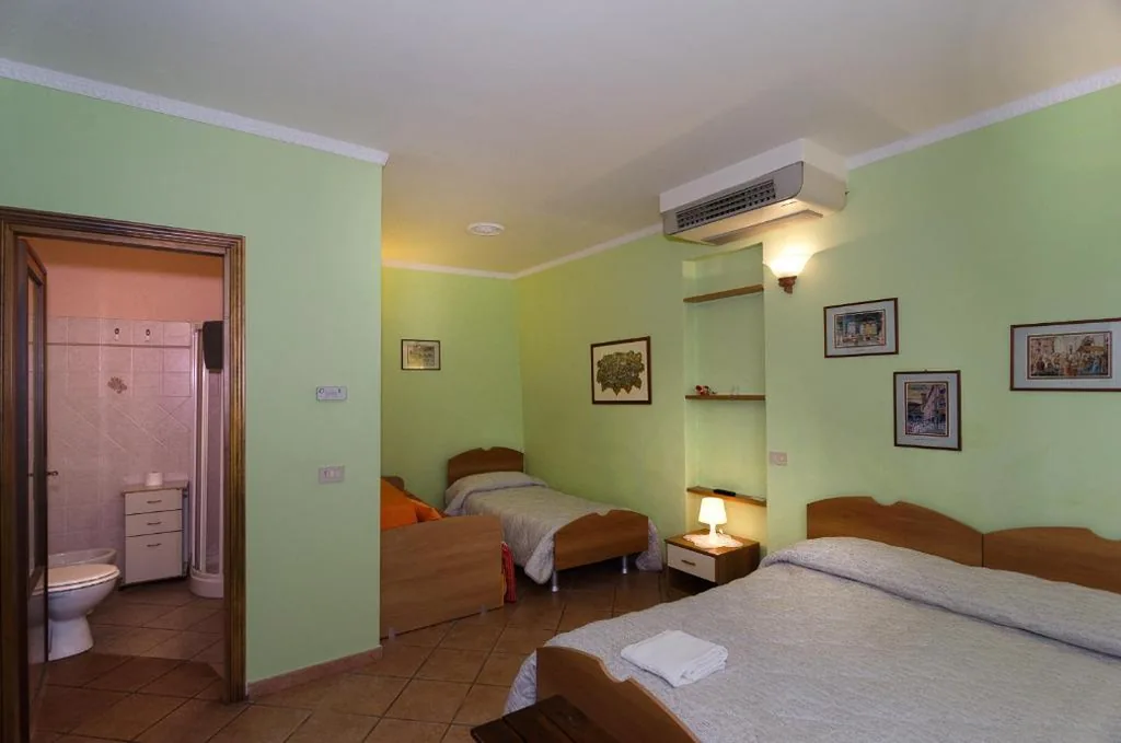 Camera Quadrupla Elite con Bagno Privato — Il Ponte Affittacamere