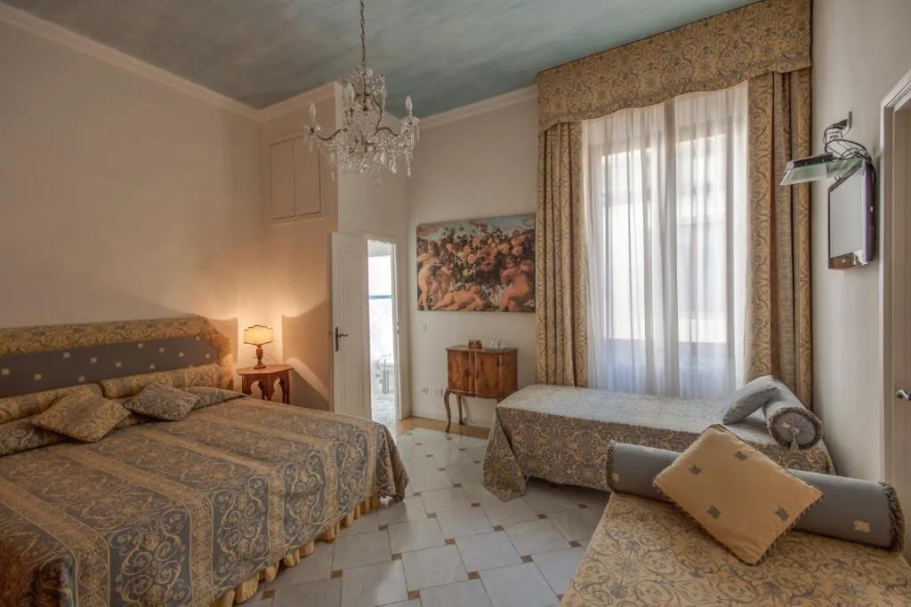 Quadruple Room — Florence Dream Domus