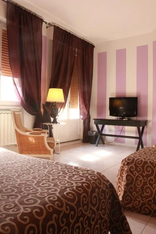 Quadruple Room — Hotel Alex