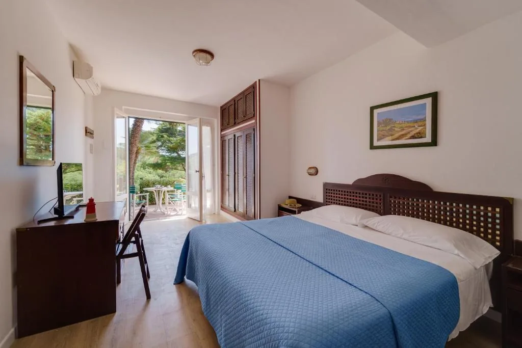 Quadruple Room — Hotel Antares