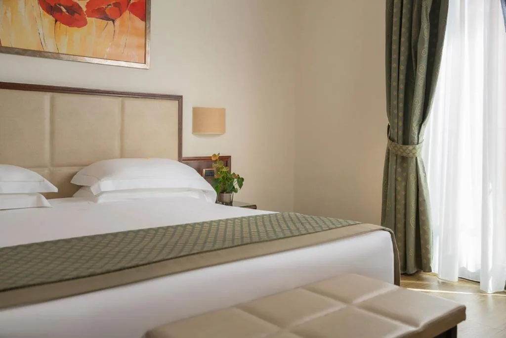 Camera Quadrupla — Hotel Athena