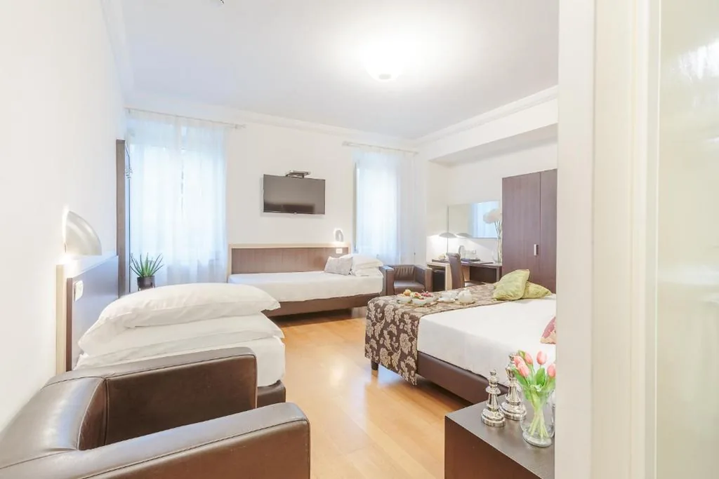 Camera Quadrupla — Hotel Hambros – Il Parco in Villa Banchieri