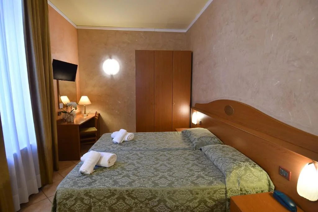 Quadruple Room — Hotel Innocenti