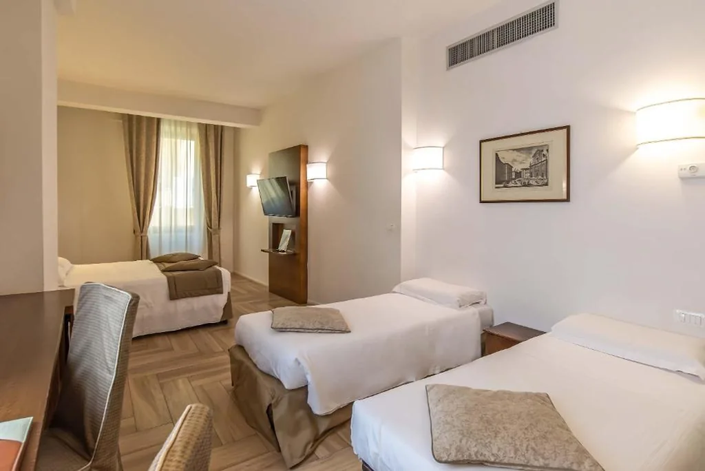 Quadruple Room — Hotel Machiavelli Palace