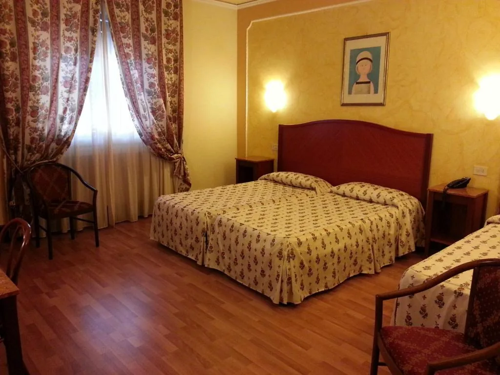 Camera Quadrupla — Hotel Minerva Palace