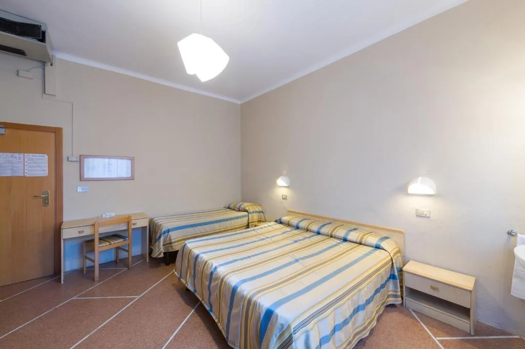 Quadruple Room — Hotel Moderno