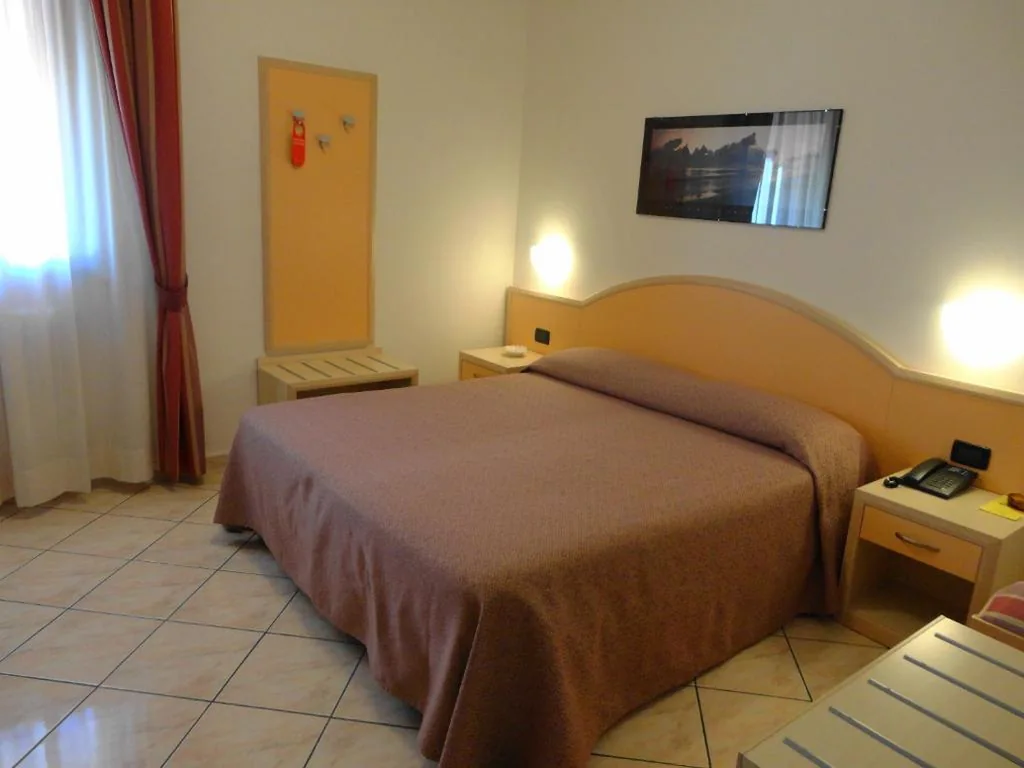Camera Quadrupla — Hotel Sileoni Dépendance Villa Antonio