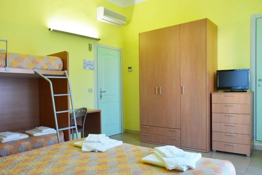 Camera Quadrupla Standard — Casa per Ferie Nostra Signora Tonfano