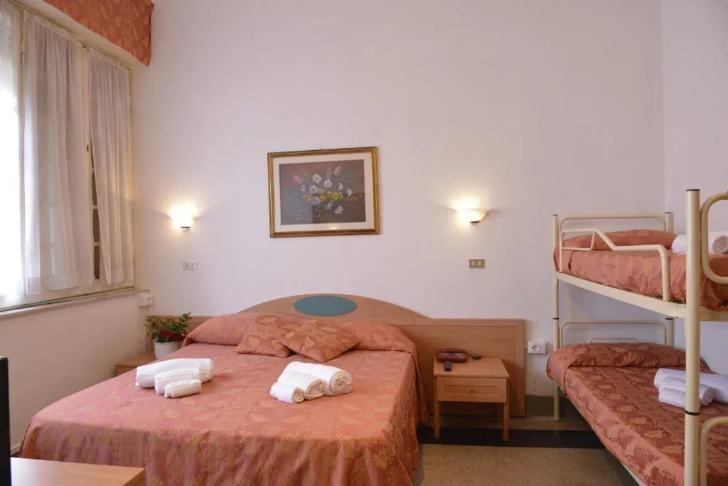 Camera Quadrupla Standard — Hotel Massimo