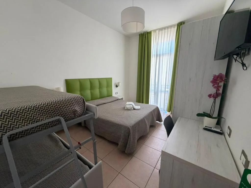 Camera Quadrupla Standard — Hotel Nuovo Tirreno