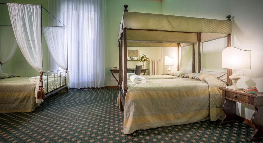 Camera Quadrupla Standard — Hotel Torre Guelfa Palazzo Acciaiuoli