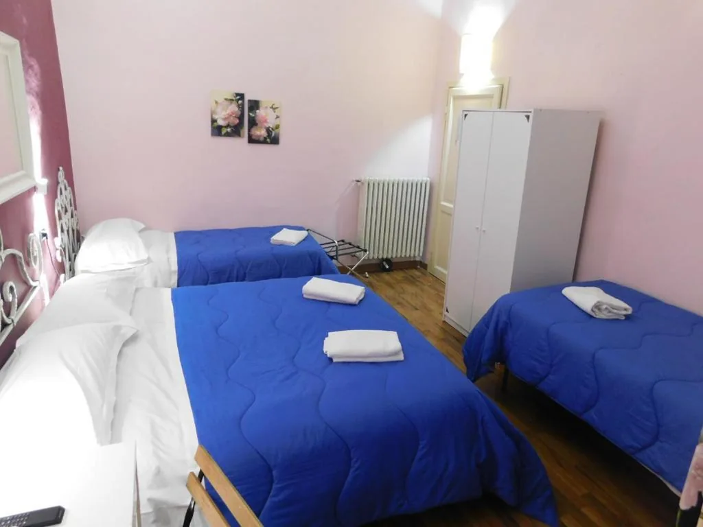 Camera Quadrupla Standard — PICCOLO HOTEL Nel Centro Storico di Firenze