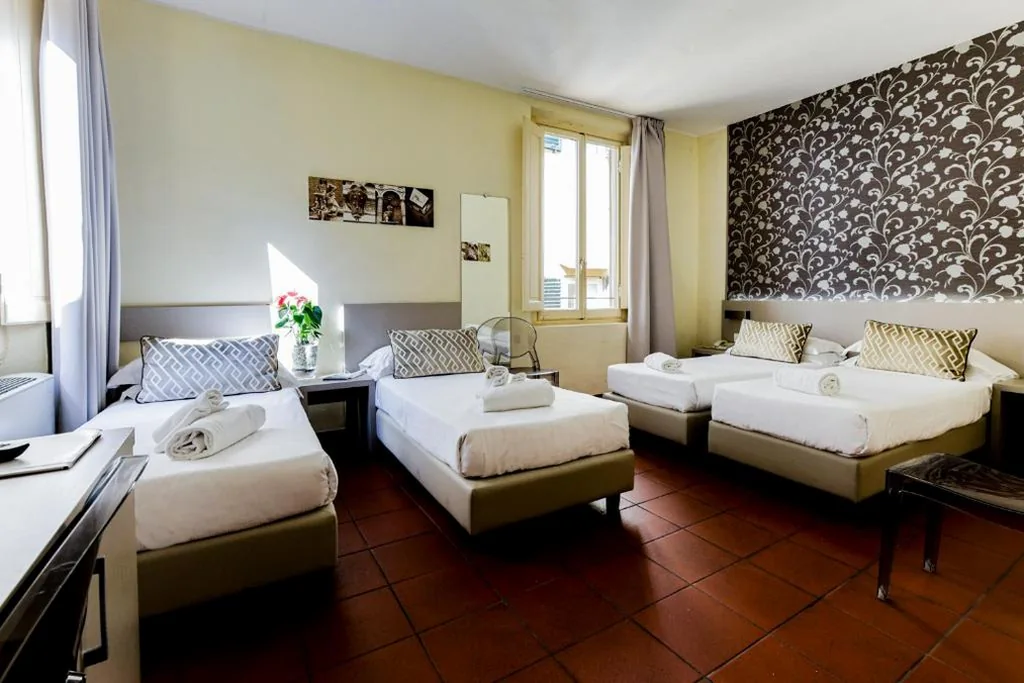 Superior Quadruple Room — Albergo Firenze