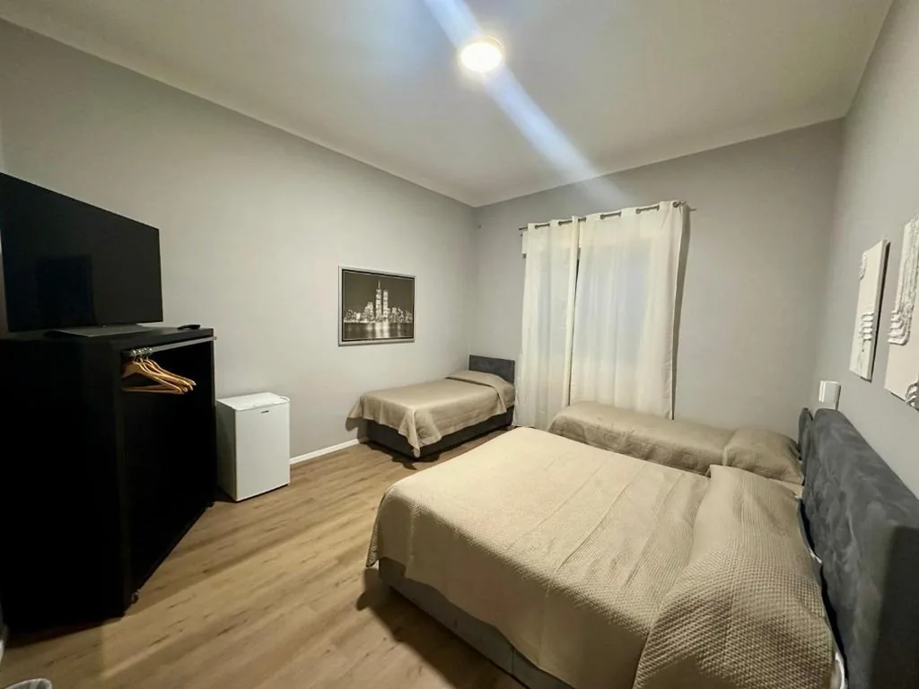 Camera Quadrupla Superior — Sweet Home Desiree