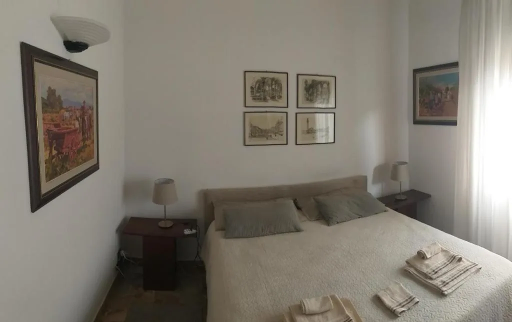Camera Queen — B&B Jacopino