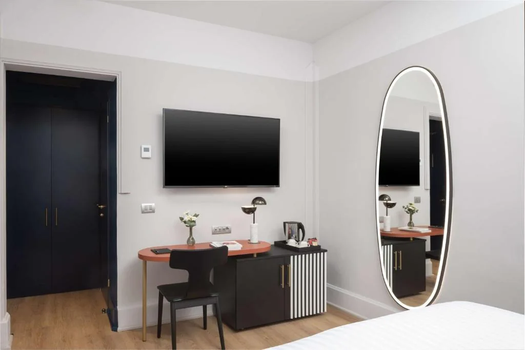 Camera Queen Classic — Anglo American Hotel Florence, Curio Collection By Hilton