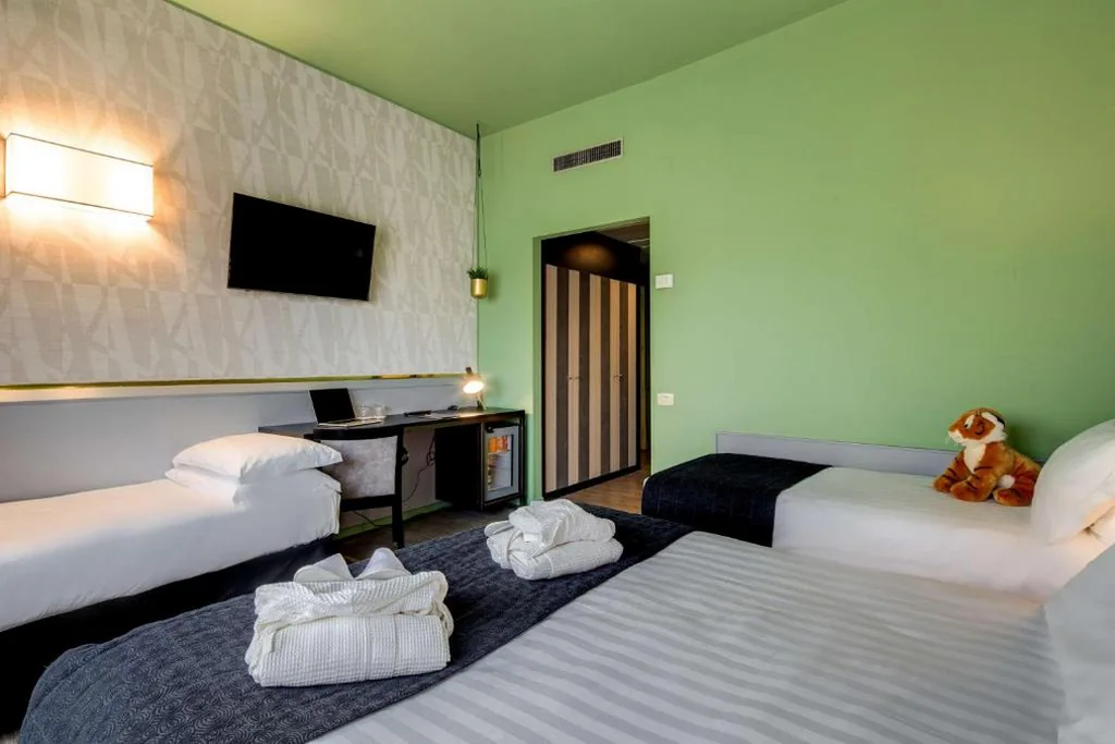 Classic Queen Room with Single Bed — Best Western Plus CHC Florence