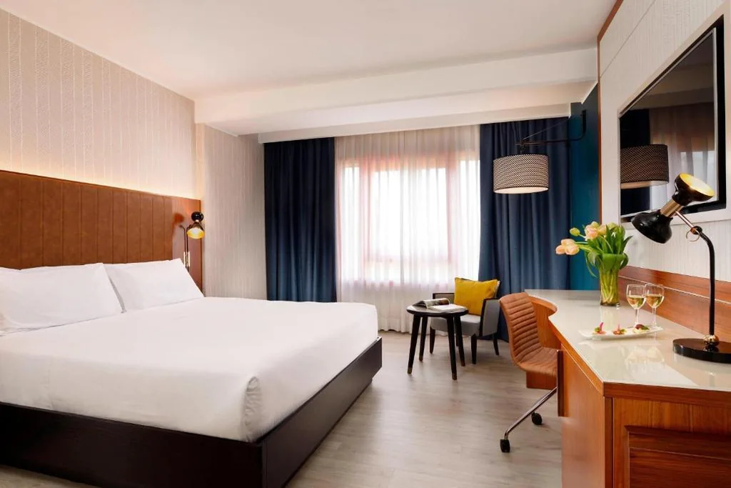 Classic Queen Room — Four Points by Sheraton Siena