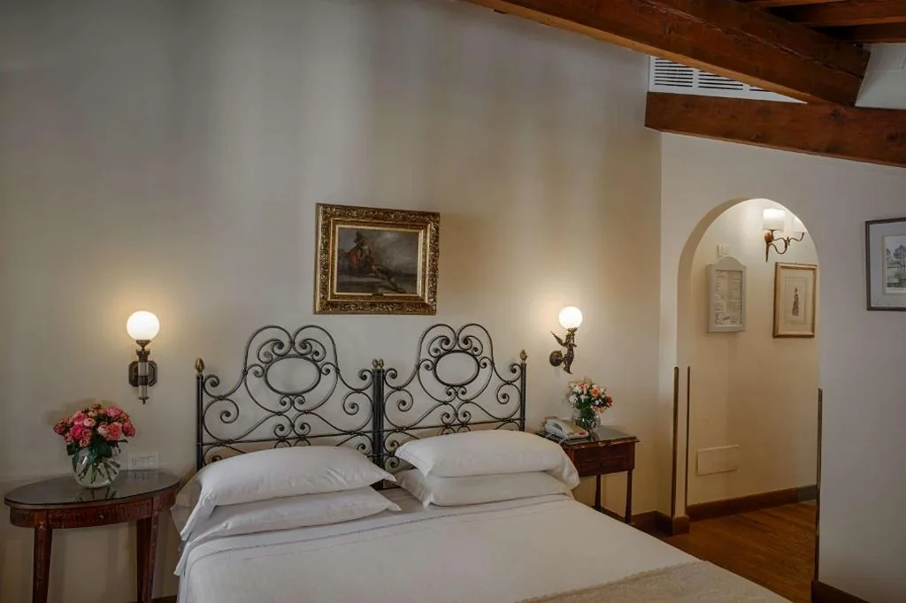 Camera Queen Classic - Non Fumatori — Hotel Mulino di Firenze – WorldHotels Crafted