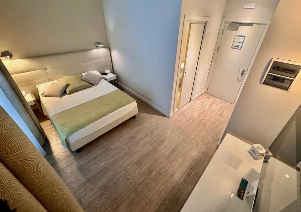 Queen Room - Disability Access — Hotel Universal