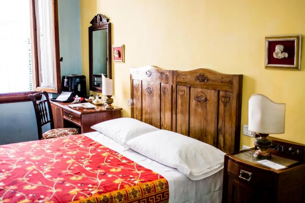 Camera Queen con Bagno in Comune — Hotel Il Bargellino