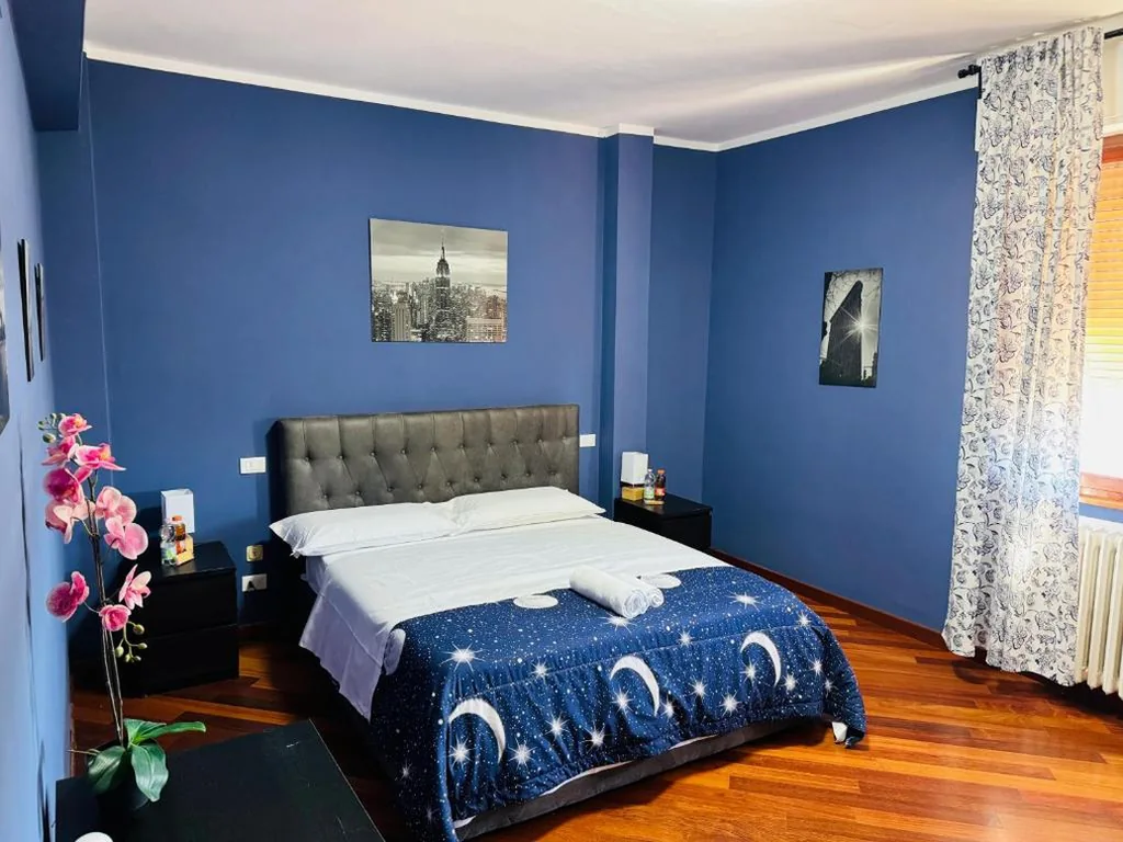 Camera Queen con Bagno in Comune — Nirvana House Pisa