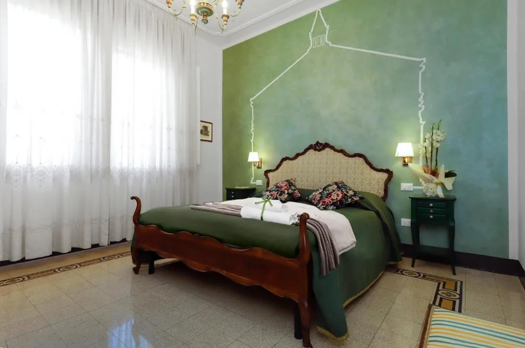 Camera Queen con Bagno in Comune — Residenza Cecchi B&B