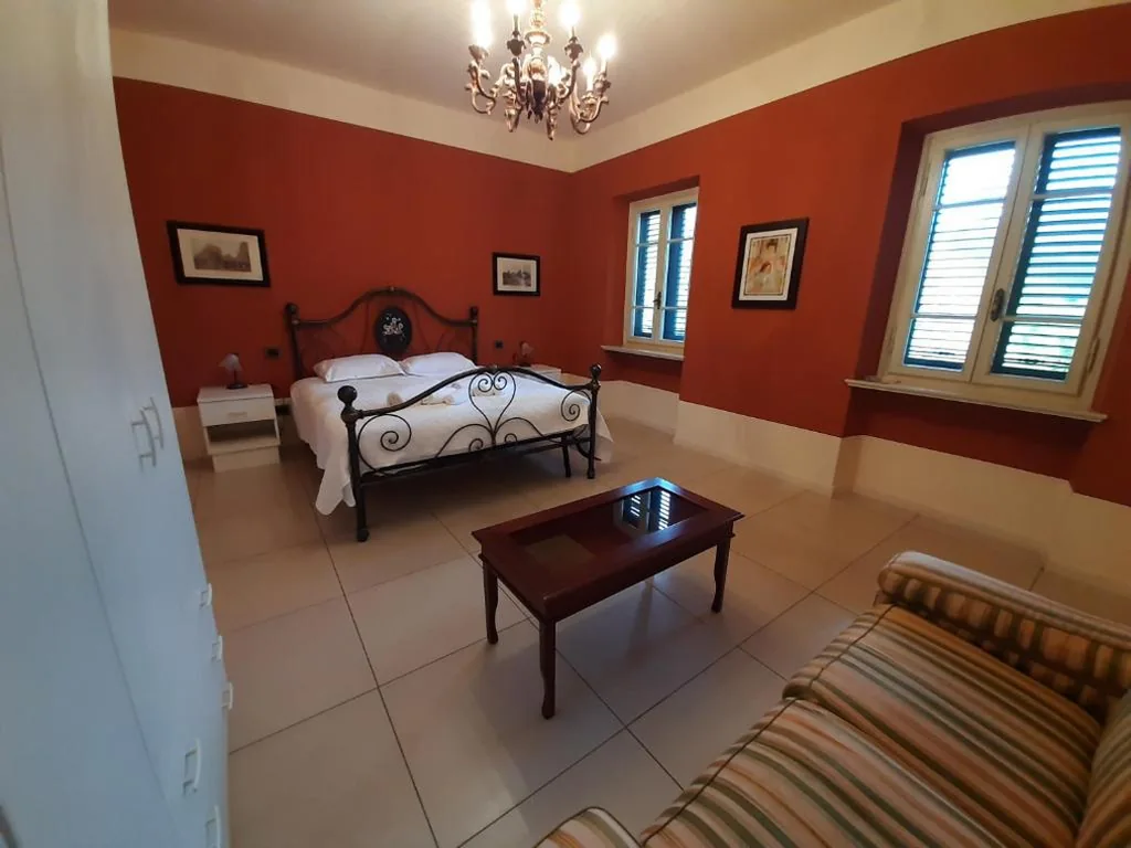 Queen Room with Garden View — Lucca Cycling Holidays Il Tiglio Rooms