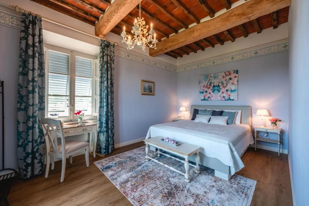 Queen Room with Pool View — Villa La Preziosa