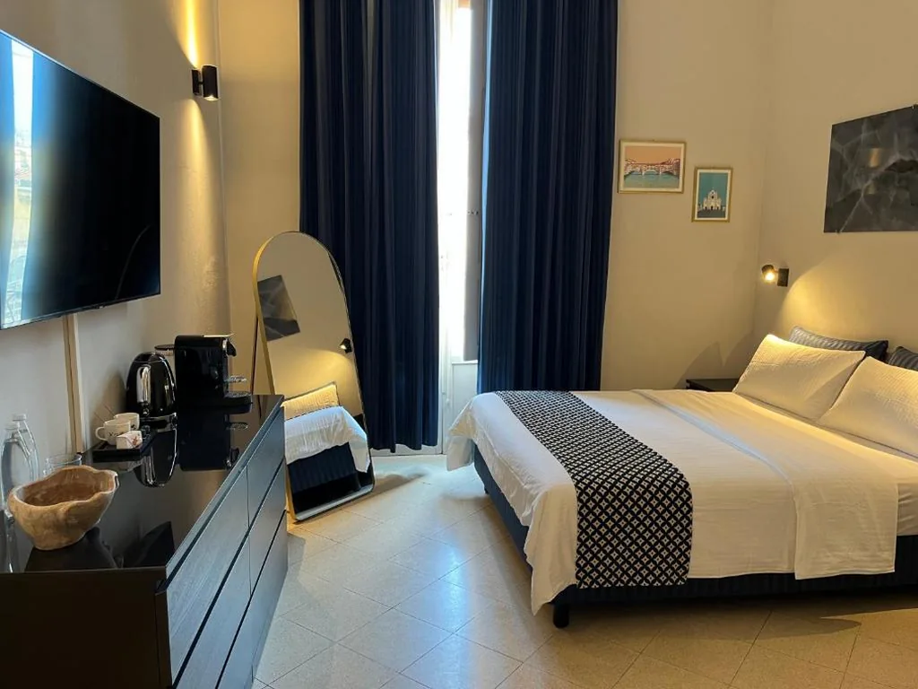 Deluxe Queen Room — Arno Boutique