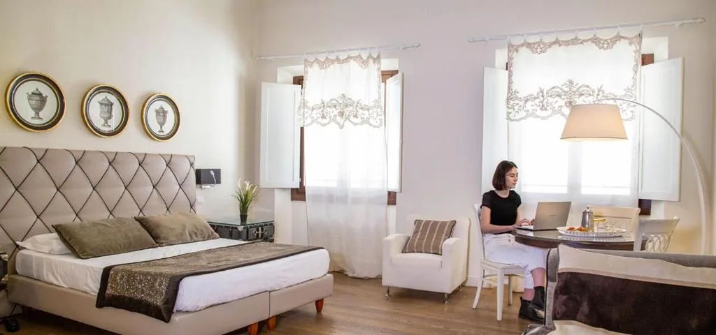 Camera Queen Deluxe — Boutique Hotel del Corso