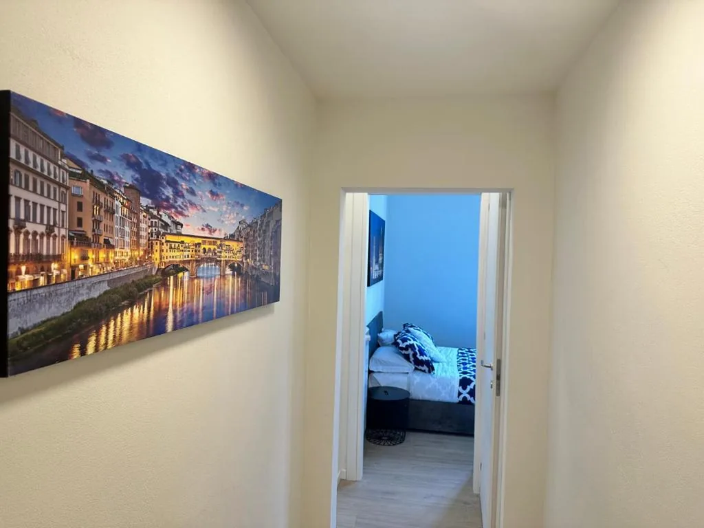 Deluxe Queen Room — Clyde Large Suite
