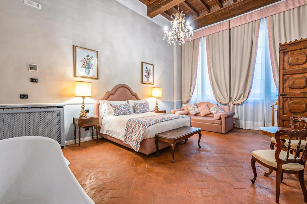 Camera Queen Deluxe — Dimora del Cardinale – Authentic Historic Residence