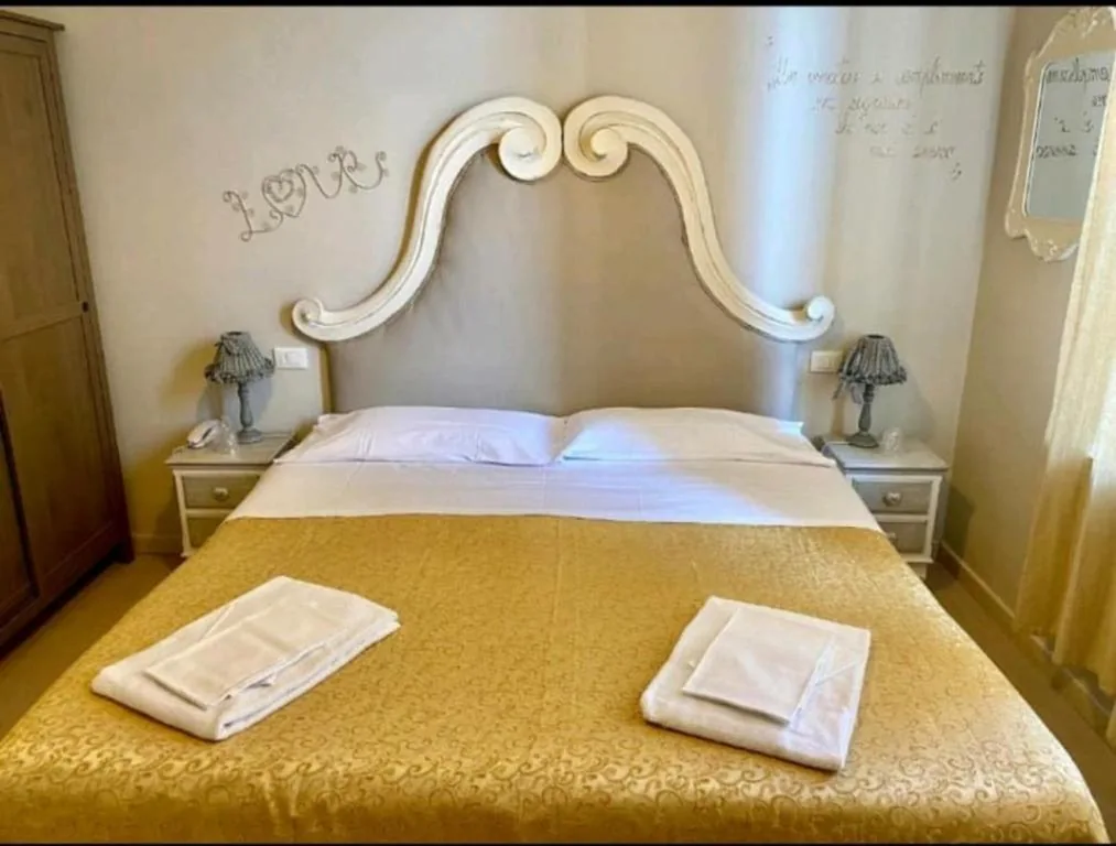 Camera Queen Deluxe — hotel lisà