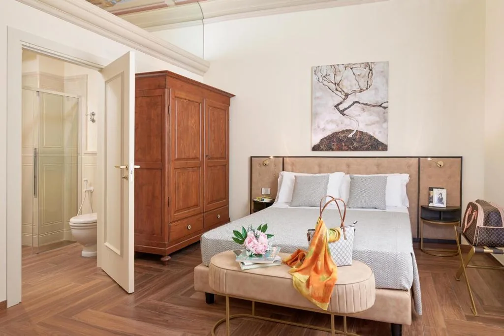 Deluxe Queen Room — Residenza Mondragone