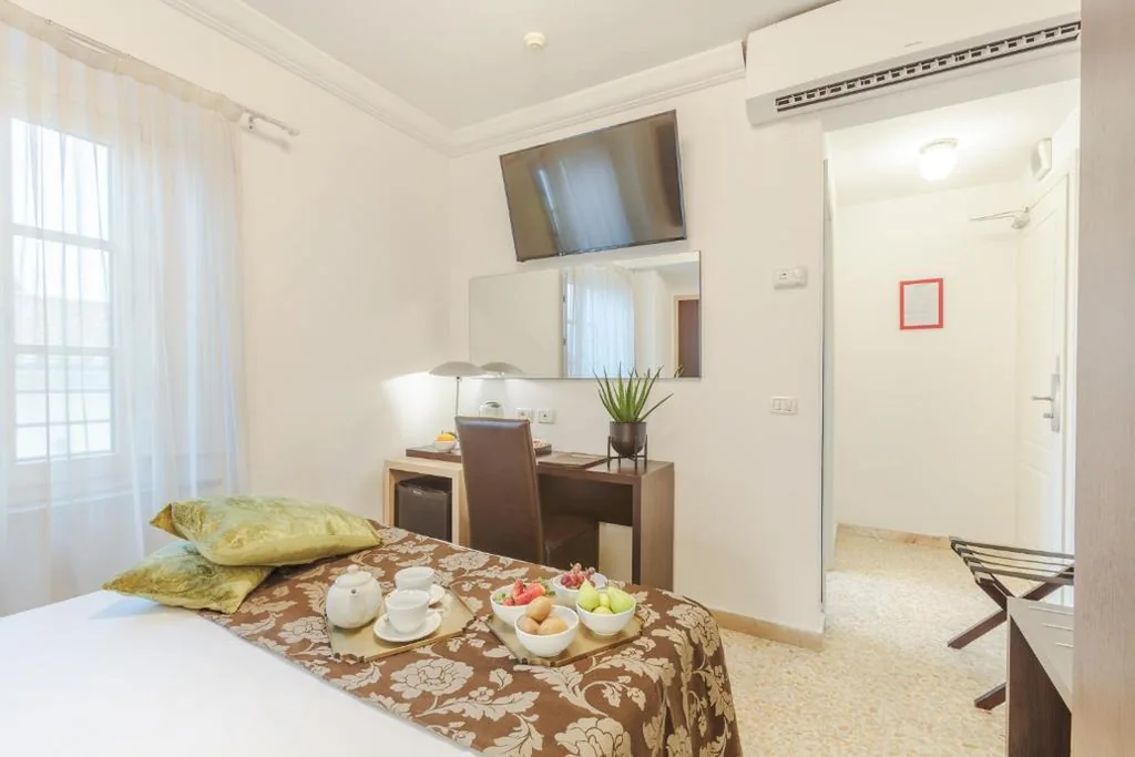 Camera Queen Economy — Hotel Hambros – Il Parco in Villa Banchieri