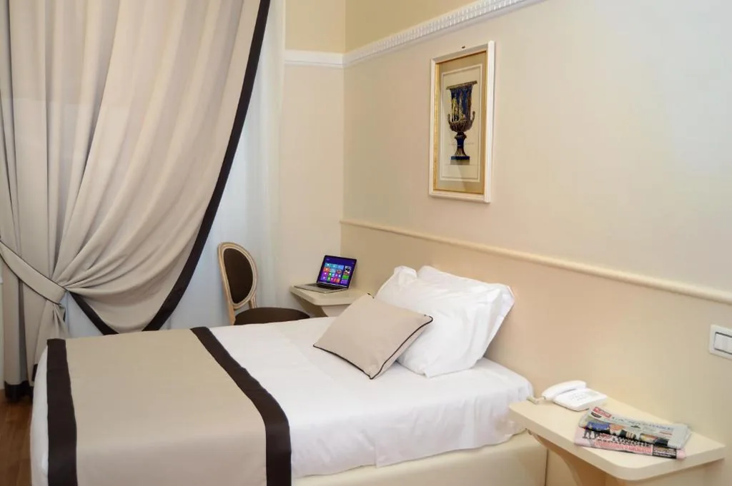 Camera Queen — Grand Hotel Vittoria