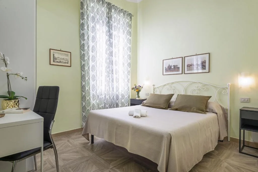 Camera Queen Standard — CADORNA Rooms in Florence