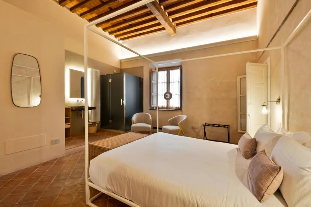 Camera Queen Superior — Badia Giulia Prestigious Historical B&B, Camaiore – Adults Only – No Pets