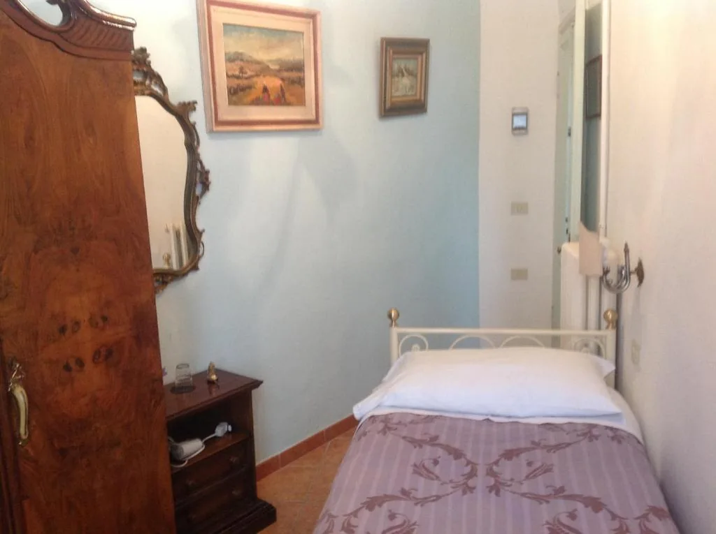Camera Singola Basic con Bagno in Comune — Hotel Il Bargellino